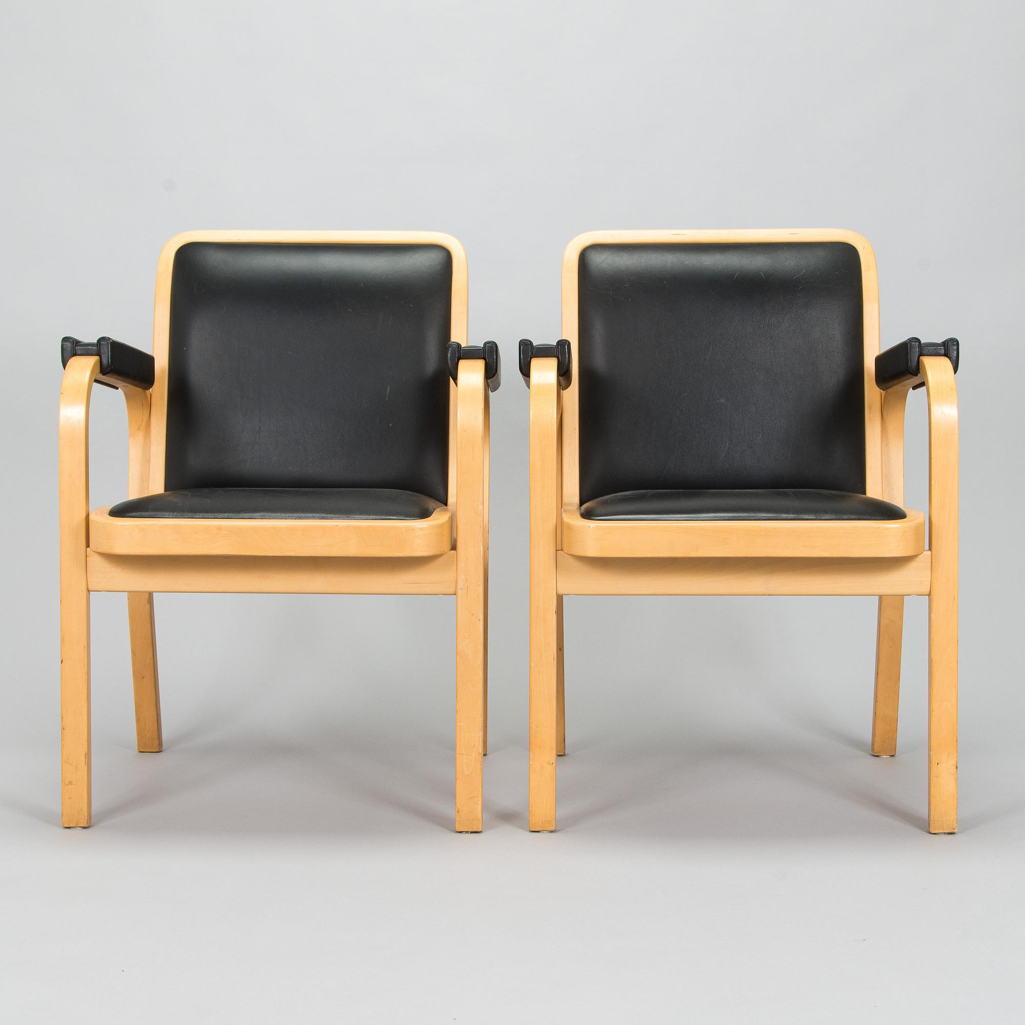 Alvar Aalto, nojatuolipari, malli E45, Artek, 1900-luvun loppu.