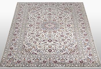 A carpet, Kashan, ca 312 x 200 cm.