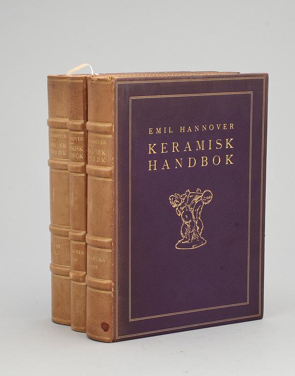 BOKVERK, 3 vol, "Keramisk handbok" av Emil Hannover, numr 511/750. Stockholm 1919-24.