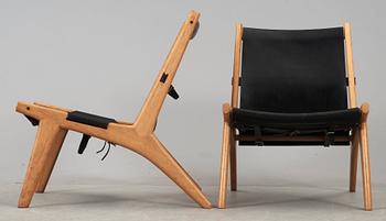 A pair of Östen Kristiansson oak and black leather lounge chairs 'Vilstol 204', Vittsjö, Sweden 1950's.