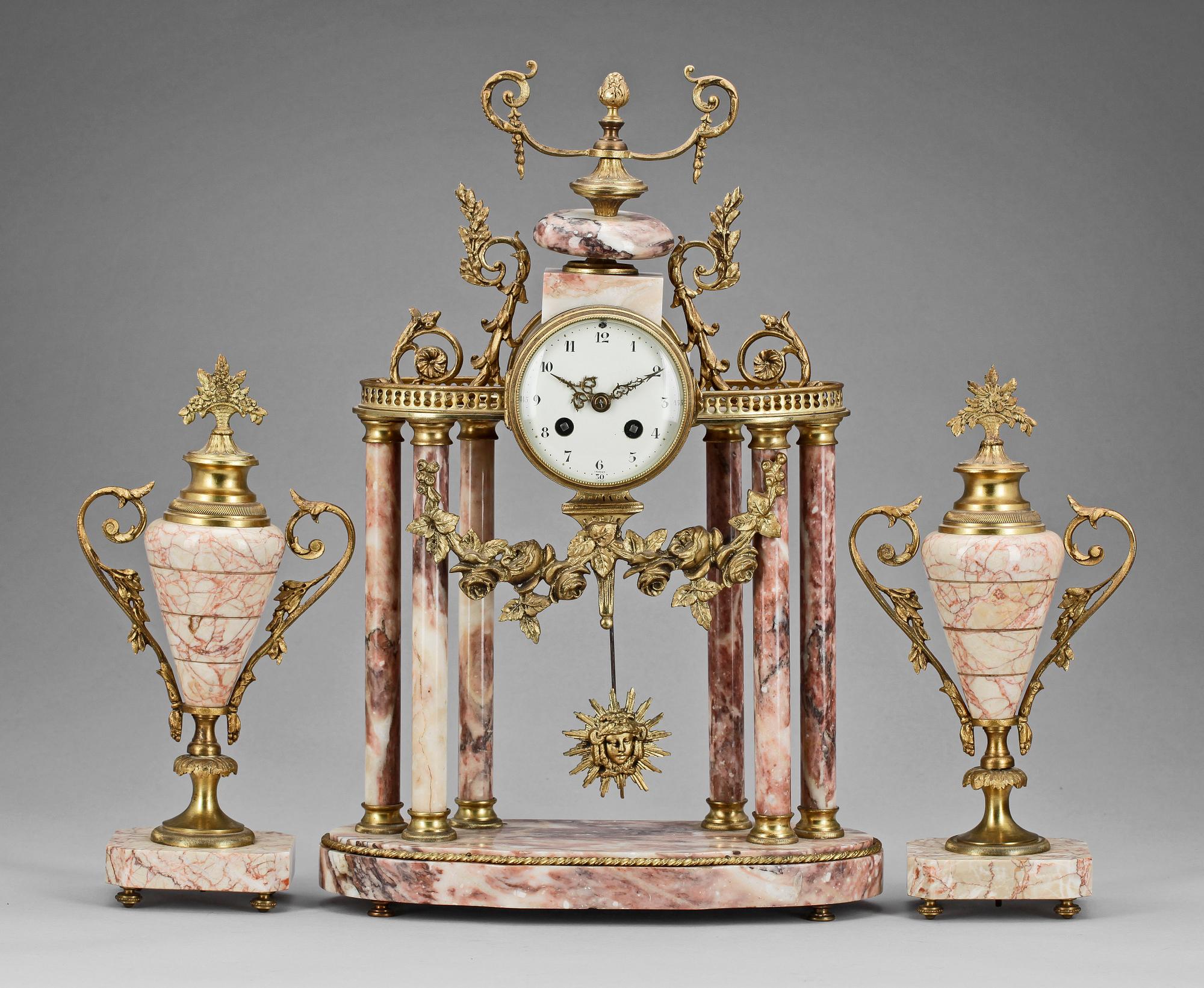 GARNITYR, 3 delar, Louis XVI-stil, P.Bonnet & R. Pottier, Paris, Frankrike, omkring sekelskiftet 1900.