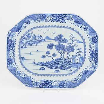 A blue and white Chinese porcelain charger, Qing Dynasty, Qianlong (1736-95).