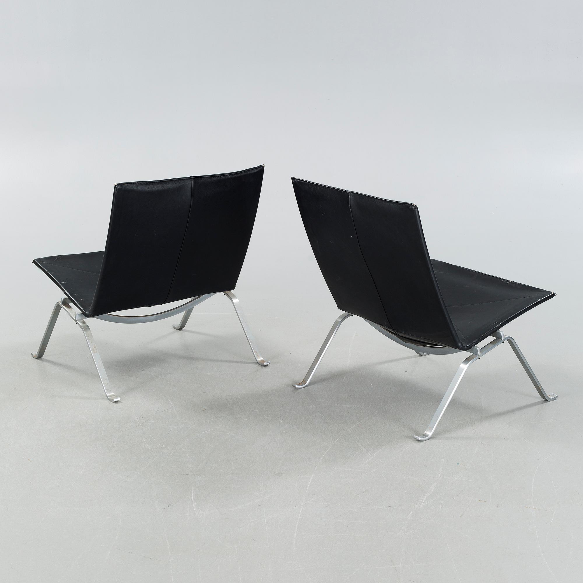A pair of "PK22" chairs, designed by Poul Kjaerholm, made by Fritz Hansen in 1989.