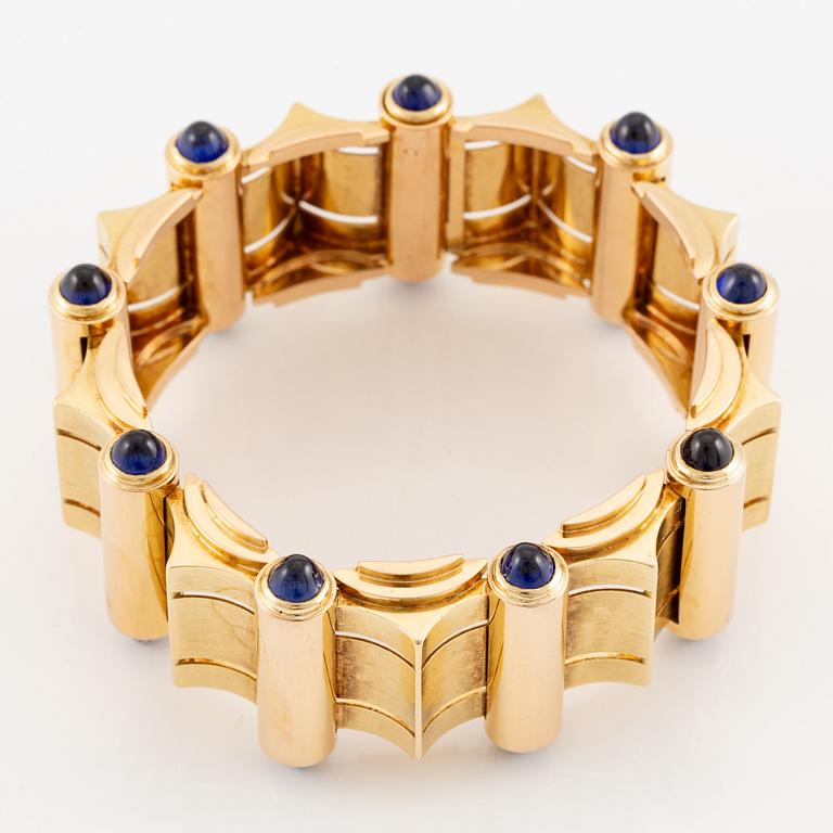 An 18K gold Retro bracelet.