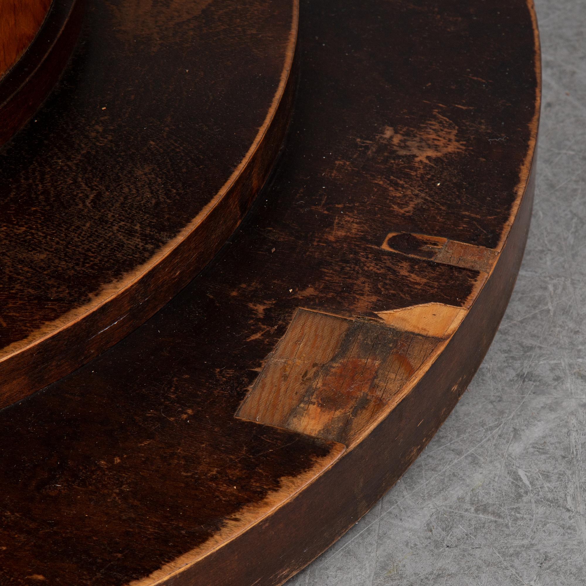 An elm veneered dining table, 1930's/40's.