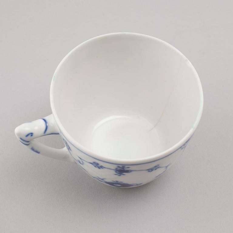 SERVIS, porcelain, 46 parts, "Musselmalet", Royal Copenhagen and Bing & Grondahl, 20th century.