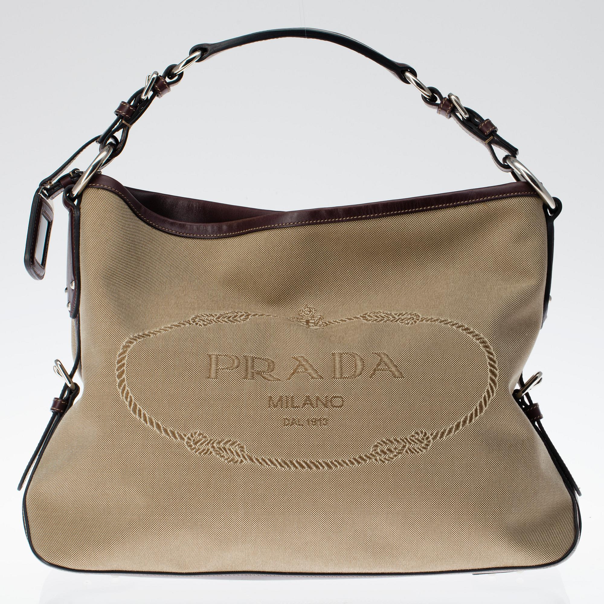 VÄSKA, Prada.