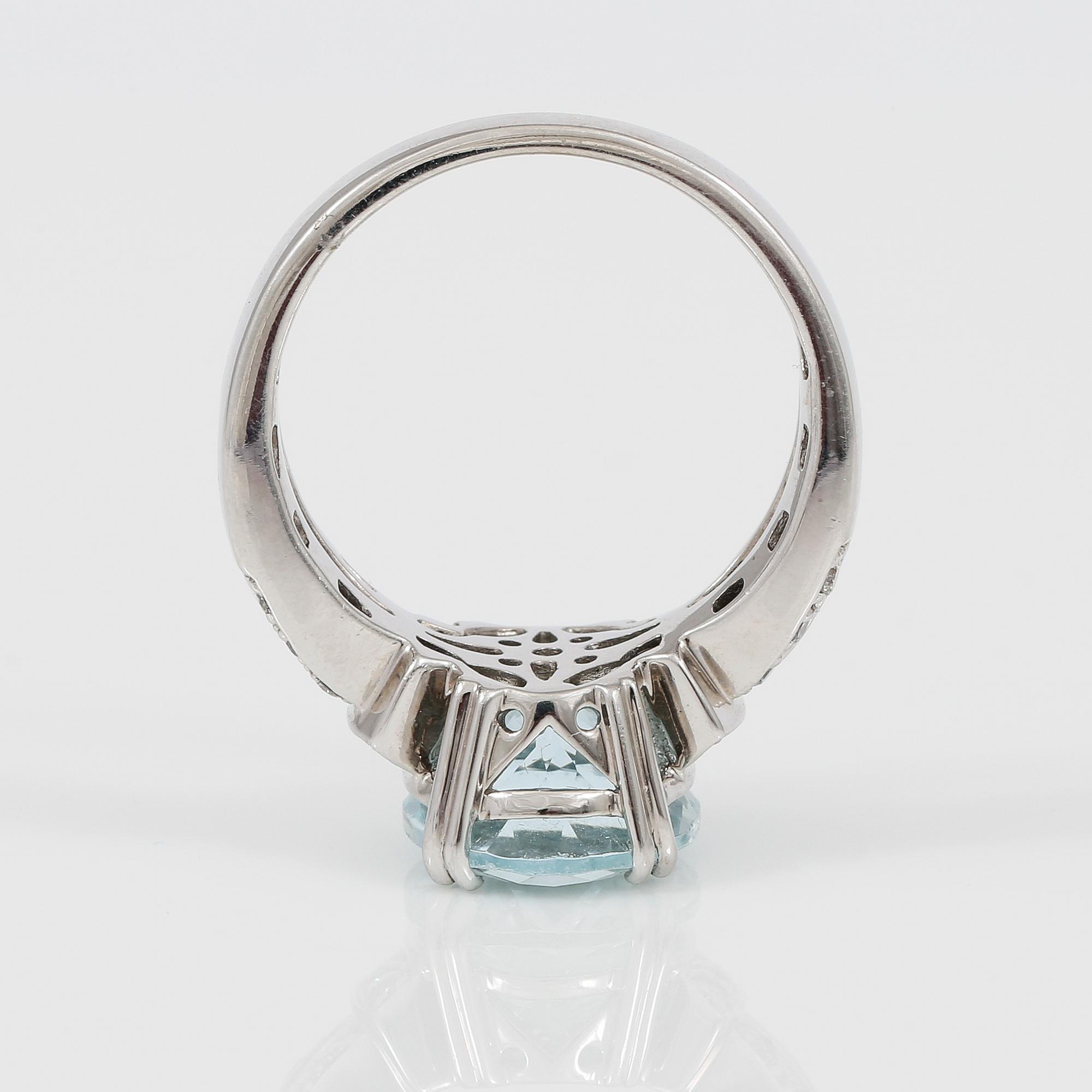 RING, akvamarin samt diamanter totalt ca 0,20 ct.