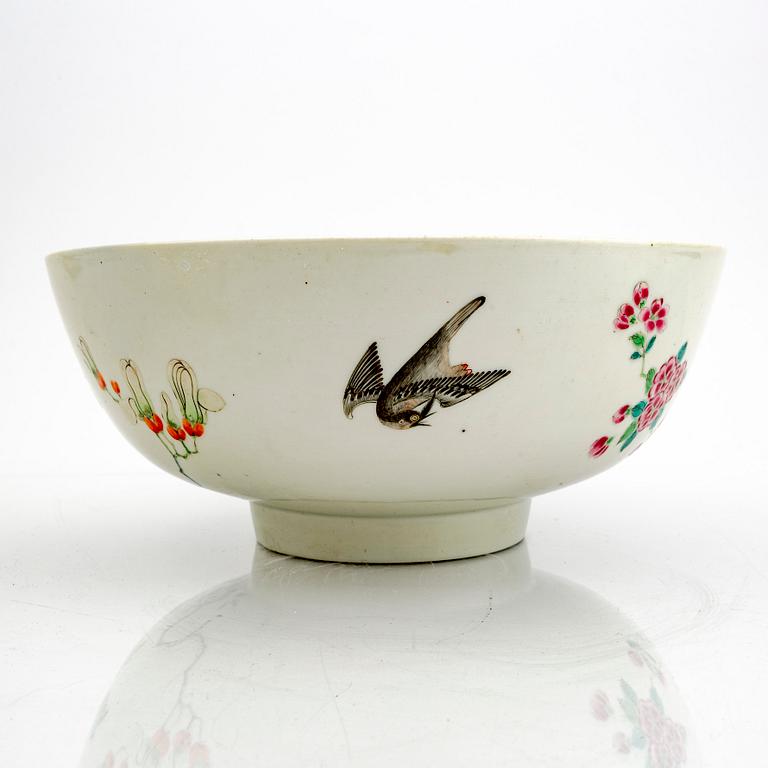 A bowl, company porcelain. Qing Dynasty, Qianlong (1736-95).