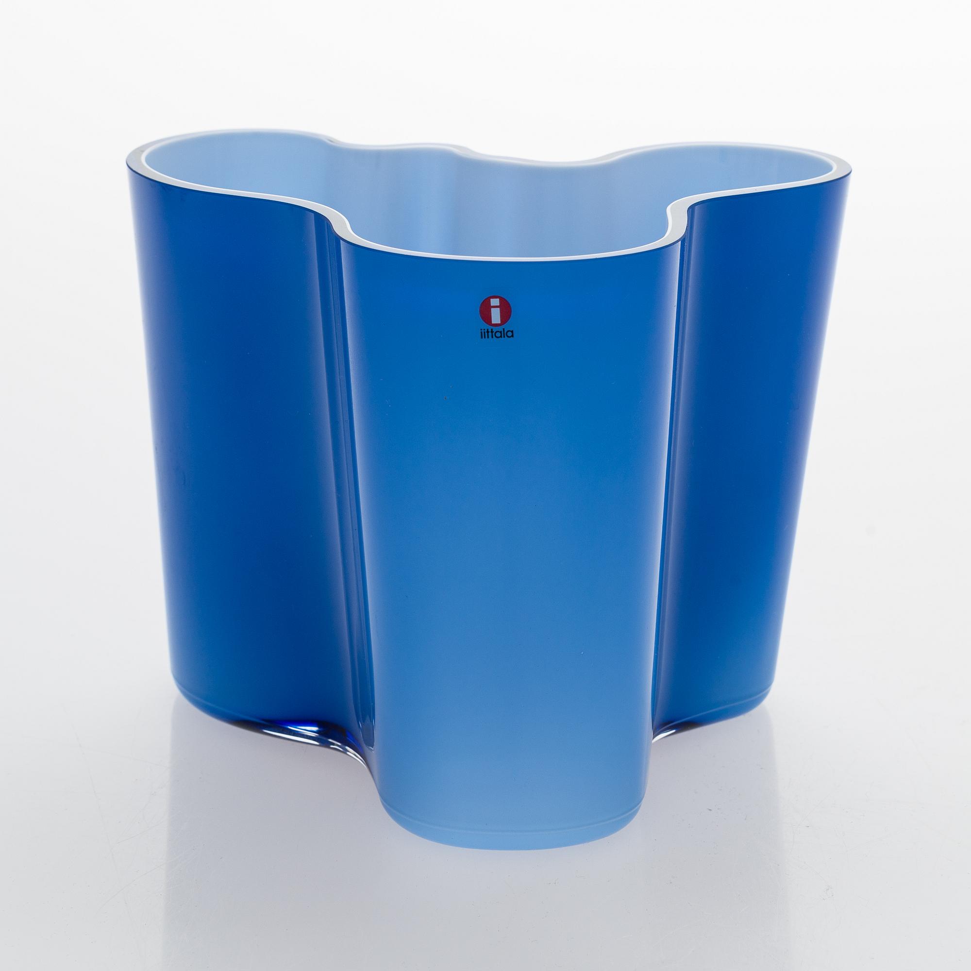Alvar Aalto, juhlamaljakko Suomi 100, signeerattu Iittala 1072/4000.