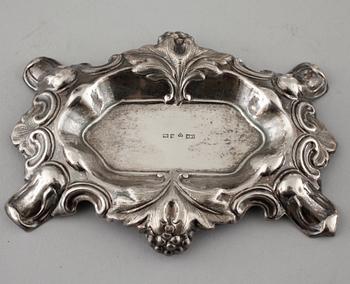 A collection of silver, 7 pcs, i.a needle dishes, 19th-20th century. Weight 335 g.