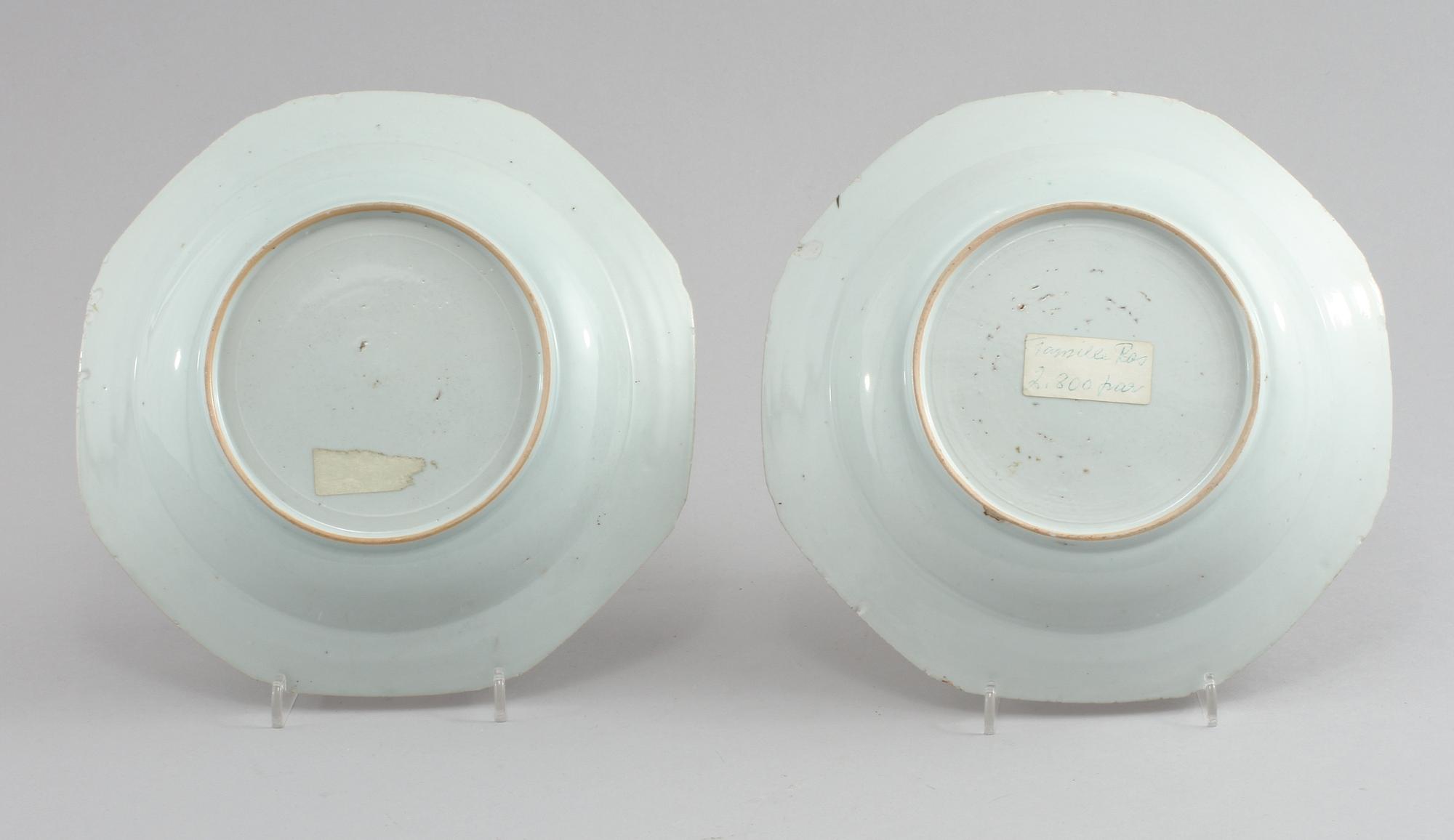 TALLRIKAR, 2 st, porslin, Kina, 1700-tal.