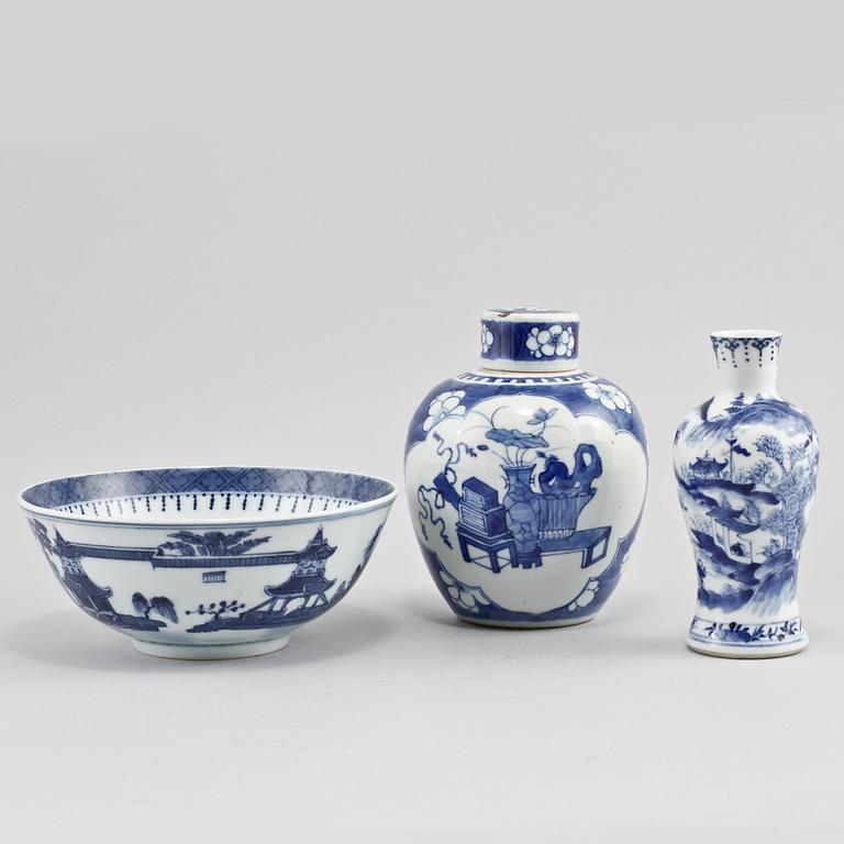 BOJAN, SKÅL samt VAS, porslin, Kina, 1800/1900-tal.