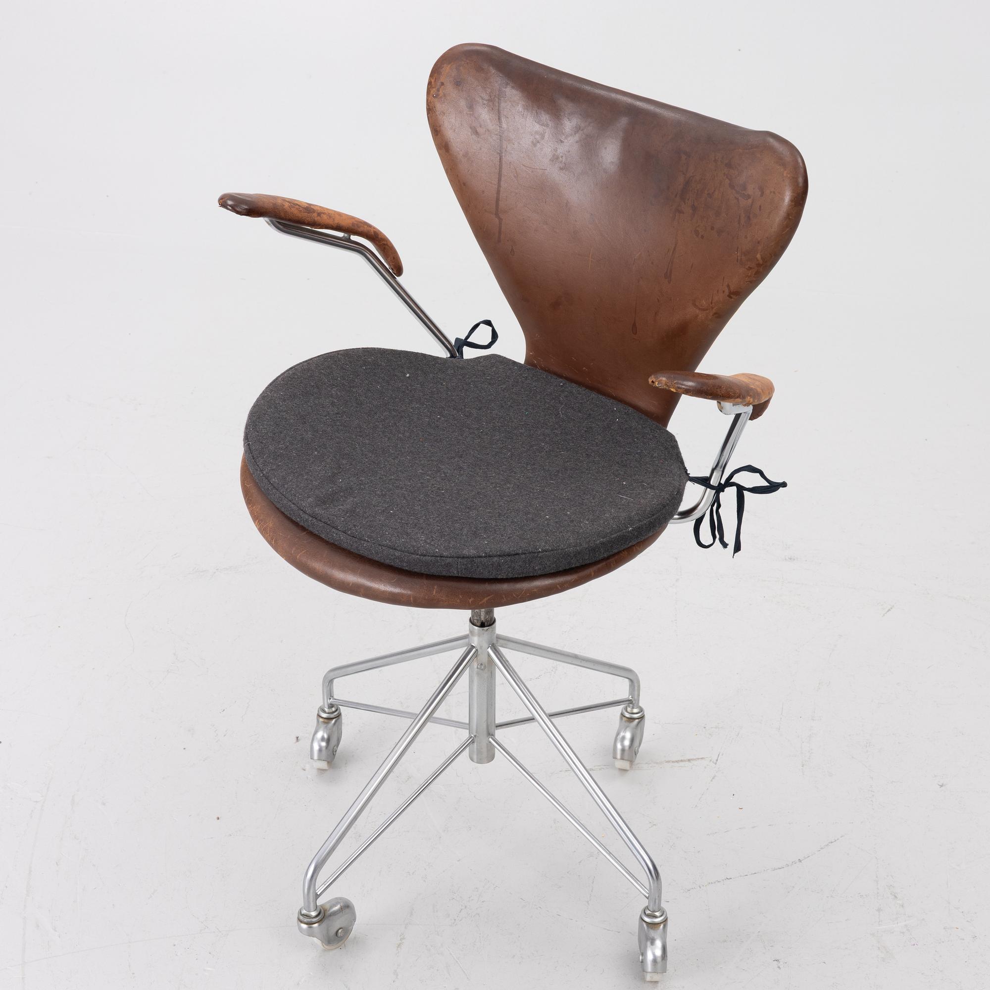 Arne Jacobsen, skrivbordsstol, "Sjuan", Fritz Hansen, Danmark, 1969-tal.