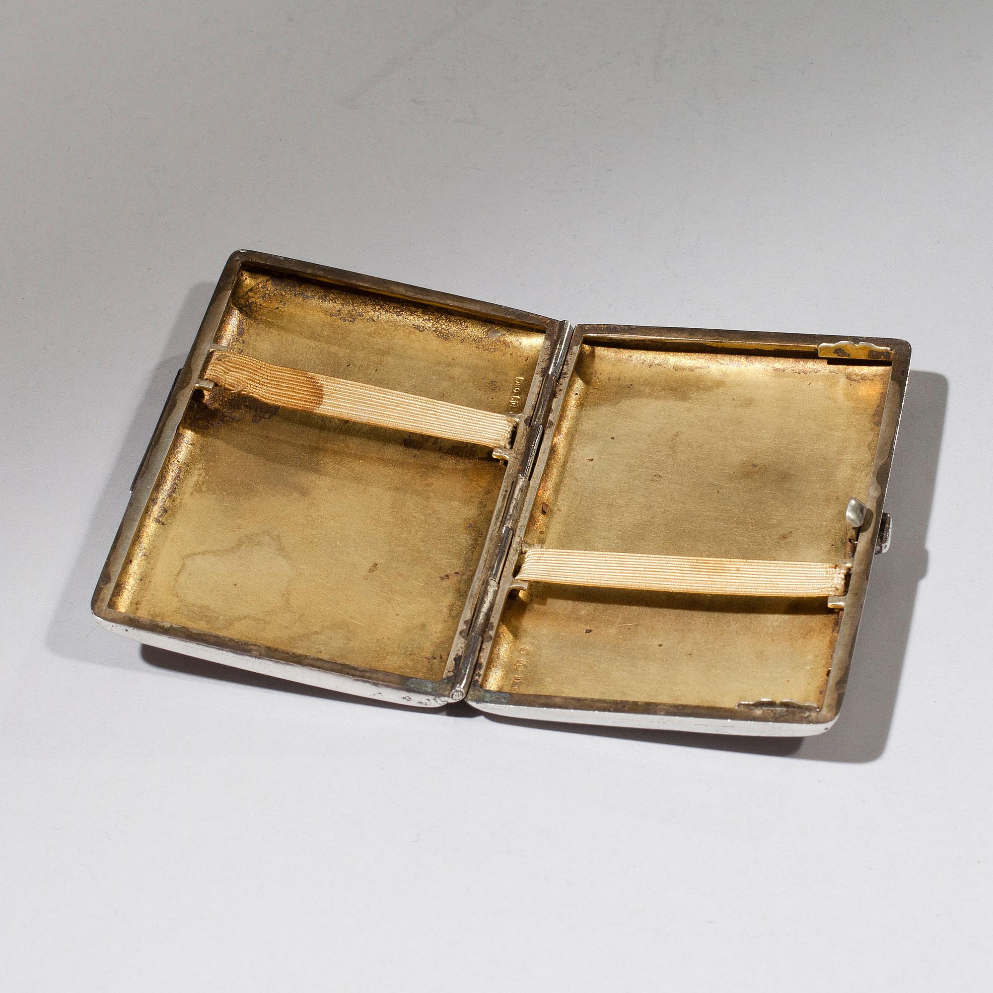 CIGARETTETUI, silver, 1900-talets första hälft. 107 g.