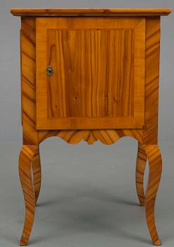 POTTSKÅP, rokoko, alm, 1700-tal.