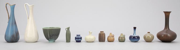 VASER samt SKÅL, 12 delar, stengods, bla Gunnar Nylund, Rörstrand, 1900-tal.