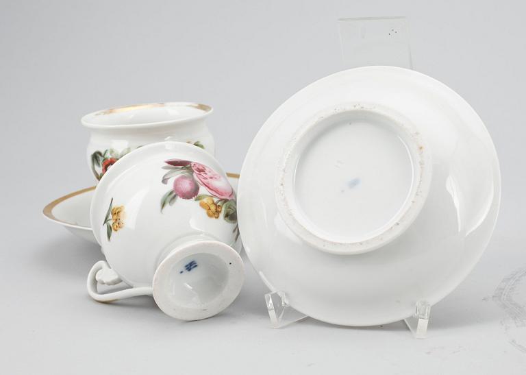 KAFFEKOPPAR med FAT, porslin, 6 st, senempire, Kunglig Dansk, 1800-tal.