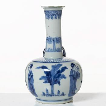 A Chinese blue and white porcelain kendi, Qing dynasty.