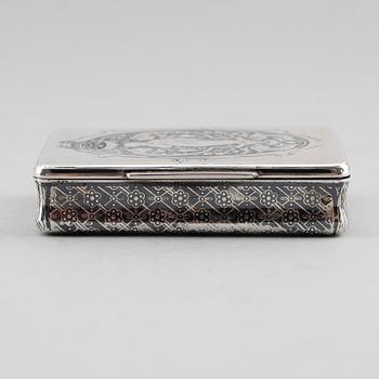 DOSA, silver, Paris, 1800-talets första hälft. Vikt ca 68 gram.