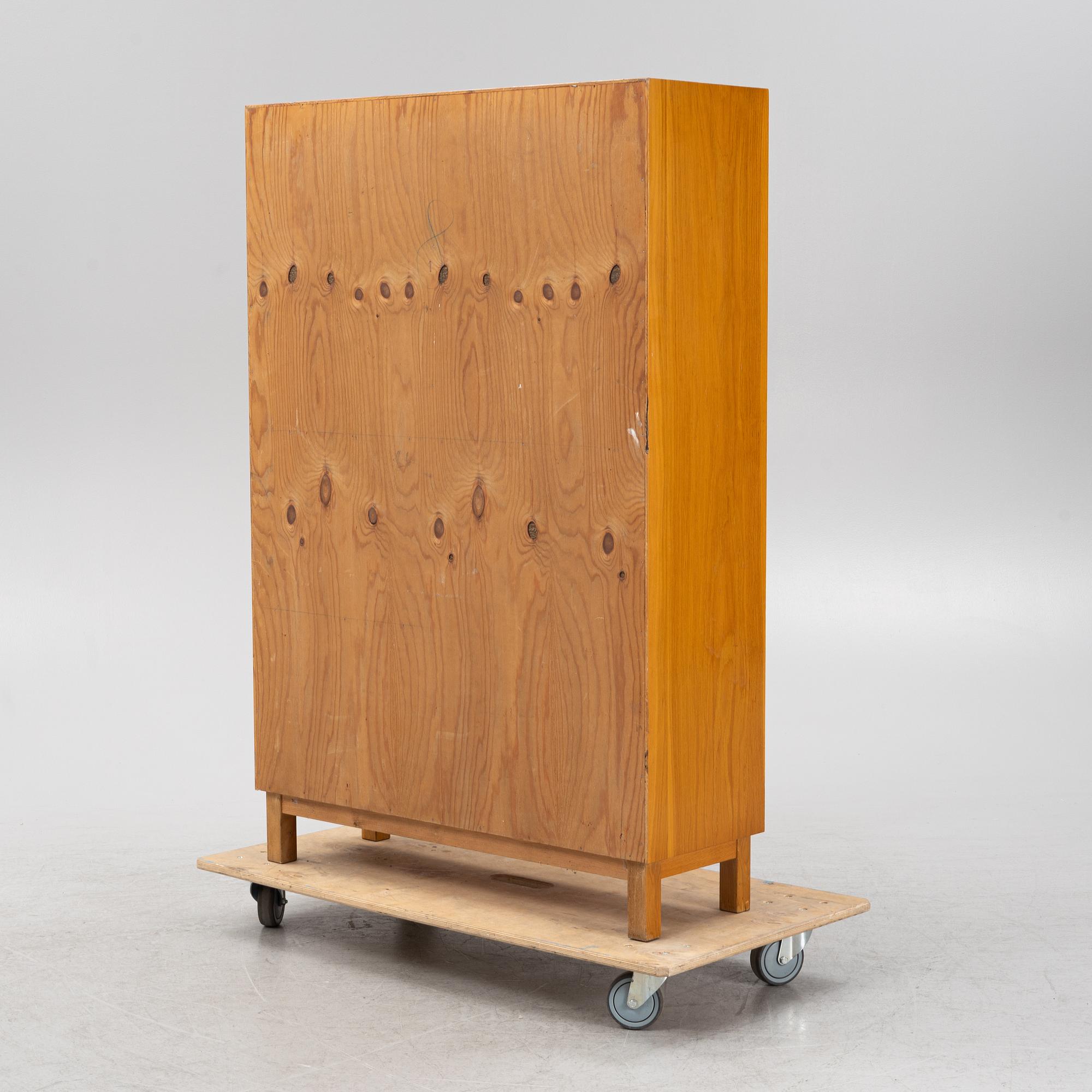 An oak veneered cabinet. 20th Century.