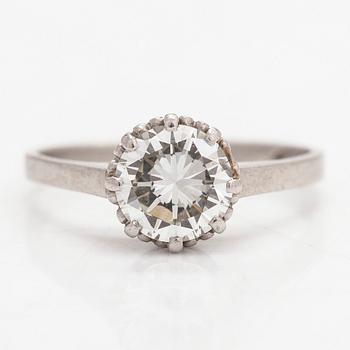 Ring, platina, med en briljantslipad diamant ca 1.33 ct, A.Tillander, Helsingfors. Med SJL- certifikat.