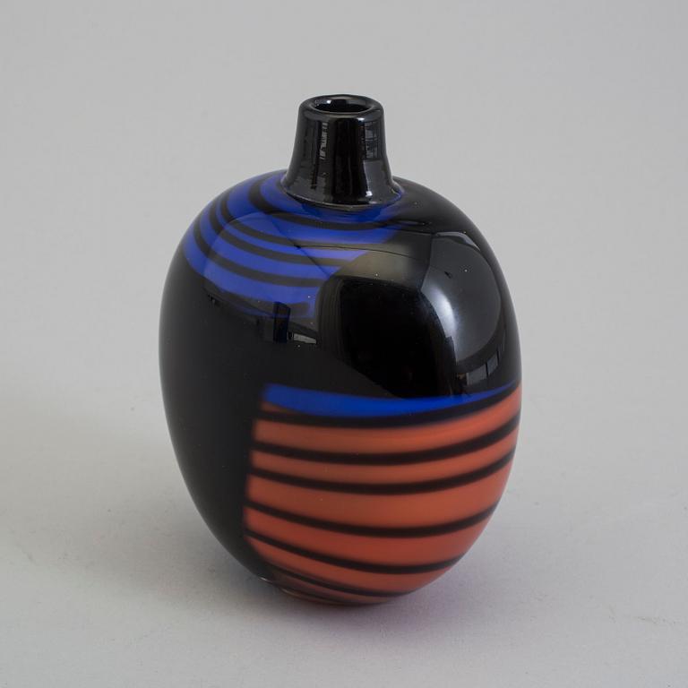 A 'Vibrato' glass vase from Studioglas Strömbergshyttan.