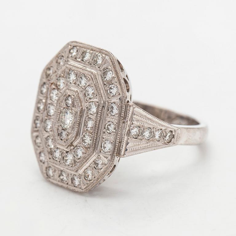 Sormus 18K kultaa ja briljanttihiottuja timantteja, Koru-Sampo Turku 1987.