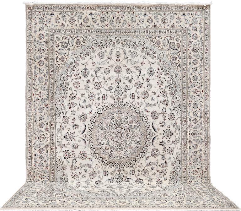 Matta, Nain, s.k. 9 LAA part silk, ca 437 x 307 cm.