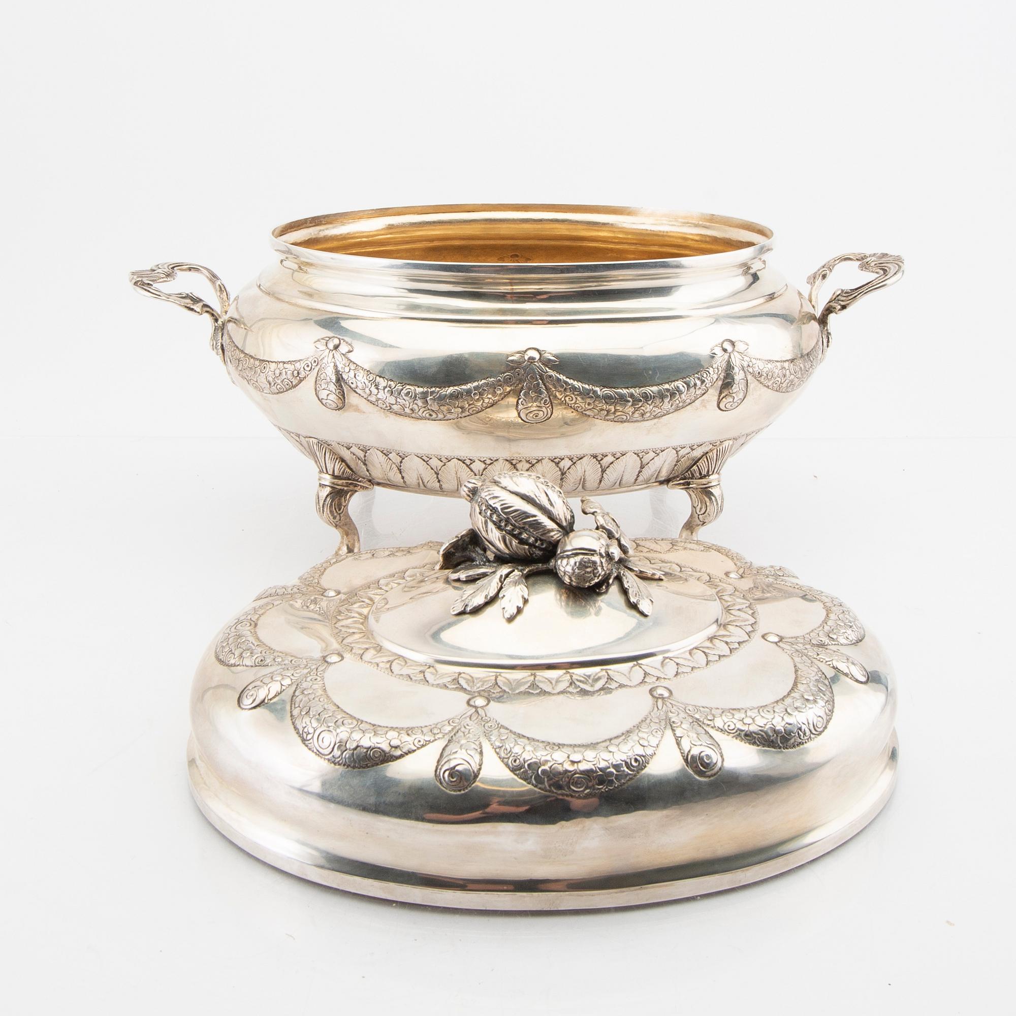 A Swedish 20th century silver tureen Swedish import impress, weight 2460 grams.
