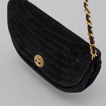 CHANEL, a velvet evening bag, 1980's/90's.