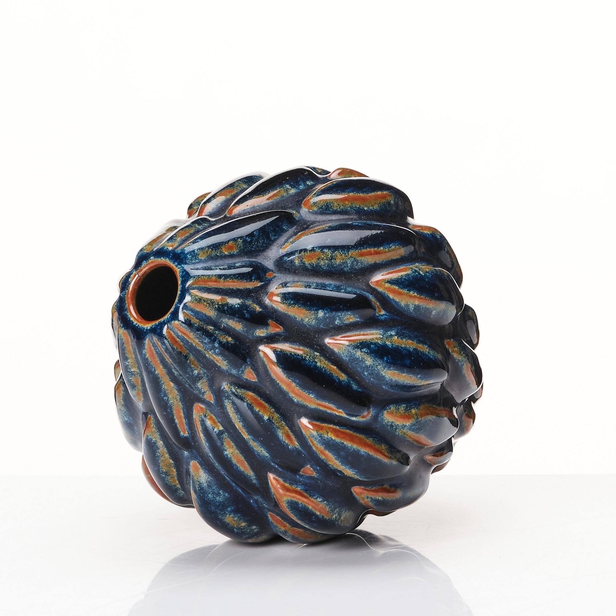 Axel Salto, vas, "knoppande stil",  Royal Copenhagen, Danmark, sannolikt 1957, modell 20897.