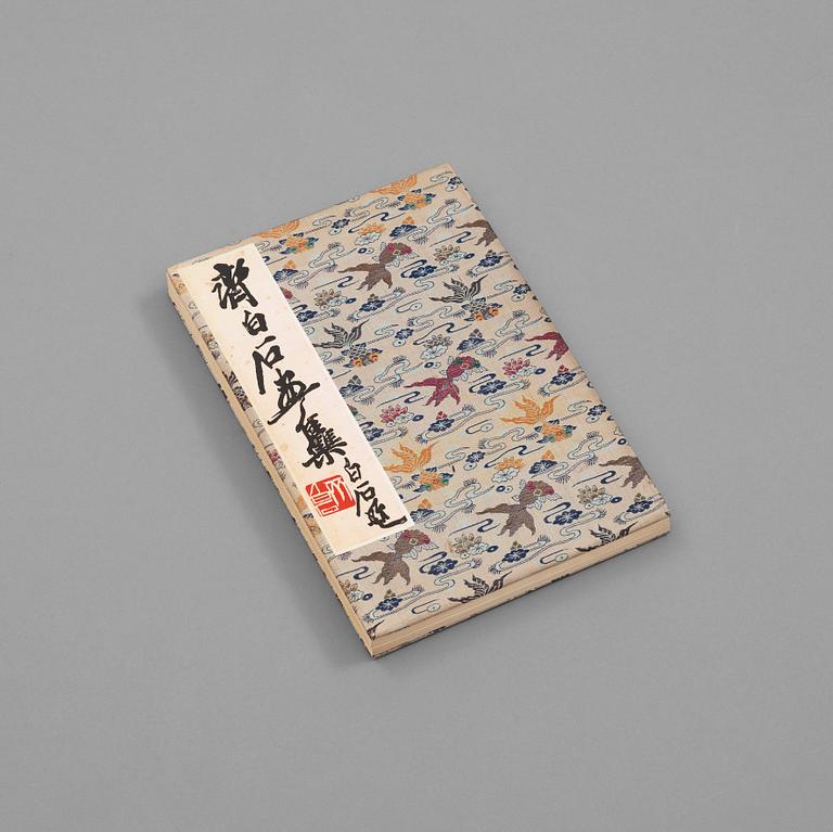 BOK med TRÄSNITT, "Qi Baishi hua ji", utgiven av Rong Bao Zhai xin ji, 1952, illustrerad med 22 färgträsnitt.