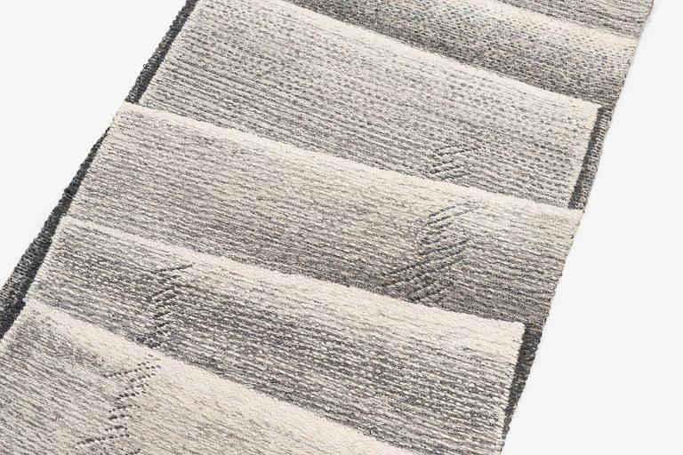 Helena Hernmarck, vävd tapet, "Folded paper 3", slätväv, ca 171 x 103 cm signerad Hernmarck.