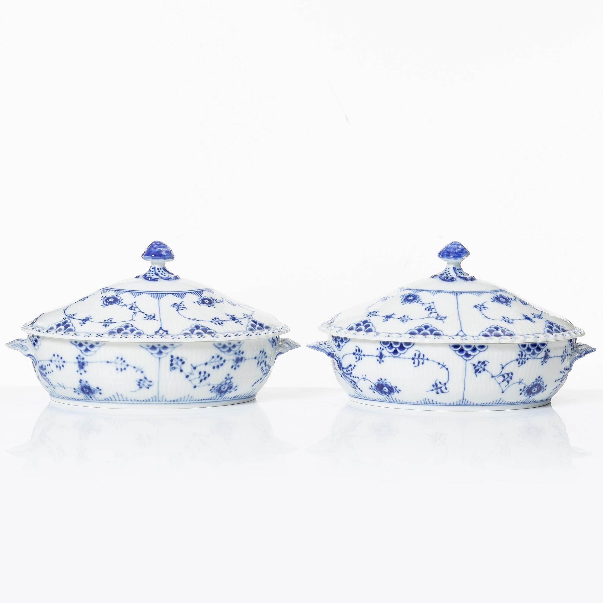 Royal Copenhagen, terriner med lock, ett par, "Musselmalet Helblonde", Danmark, 1979-83.