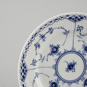 24 pieces of Musselmalet porcelain, made by Royal Copenhagen, 20th  century.