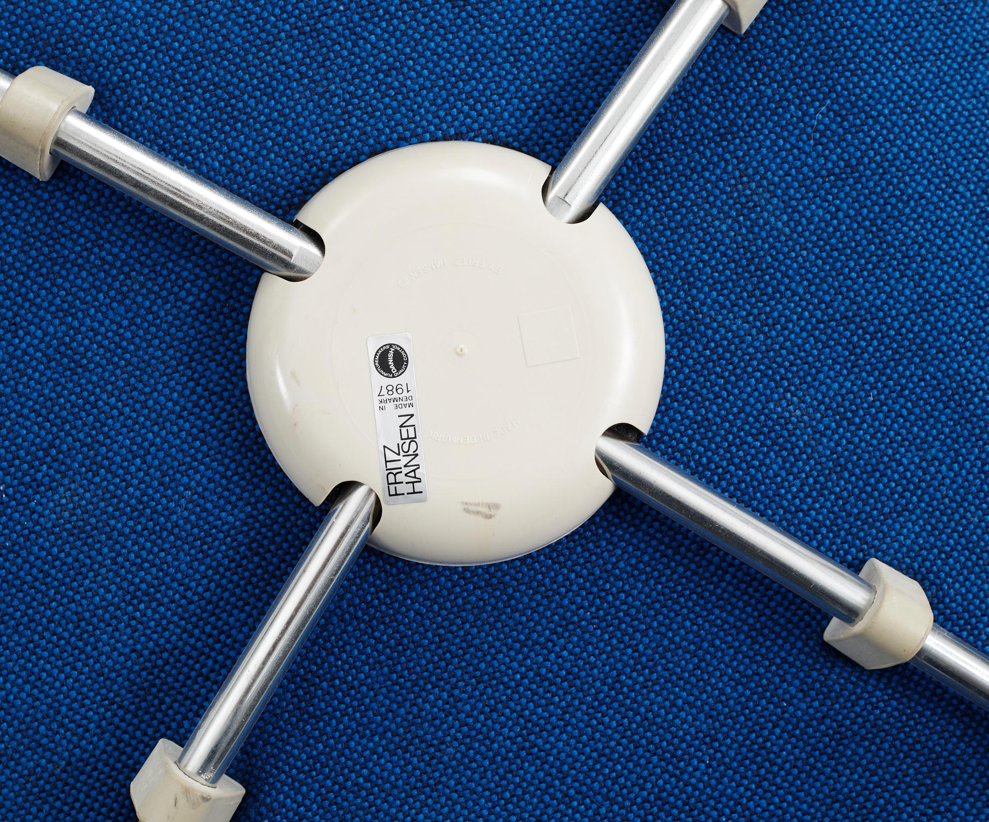 KARMSTOLAR, 4 st, Arne Jacobsen för Fritz Hansen, Danmark, 1987.