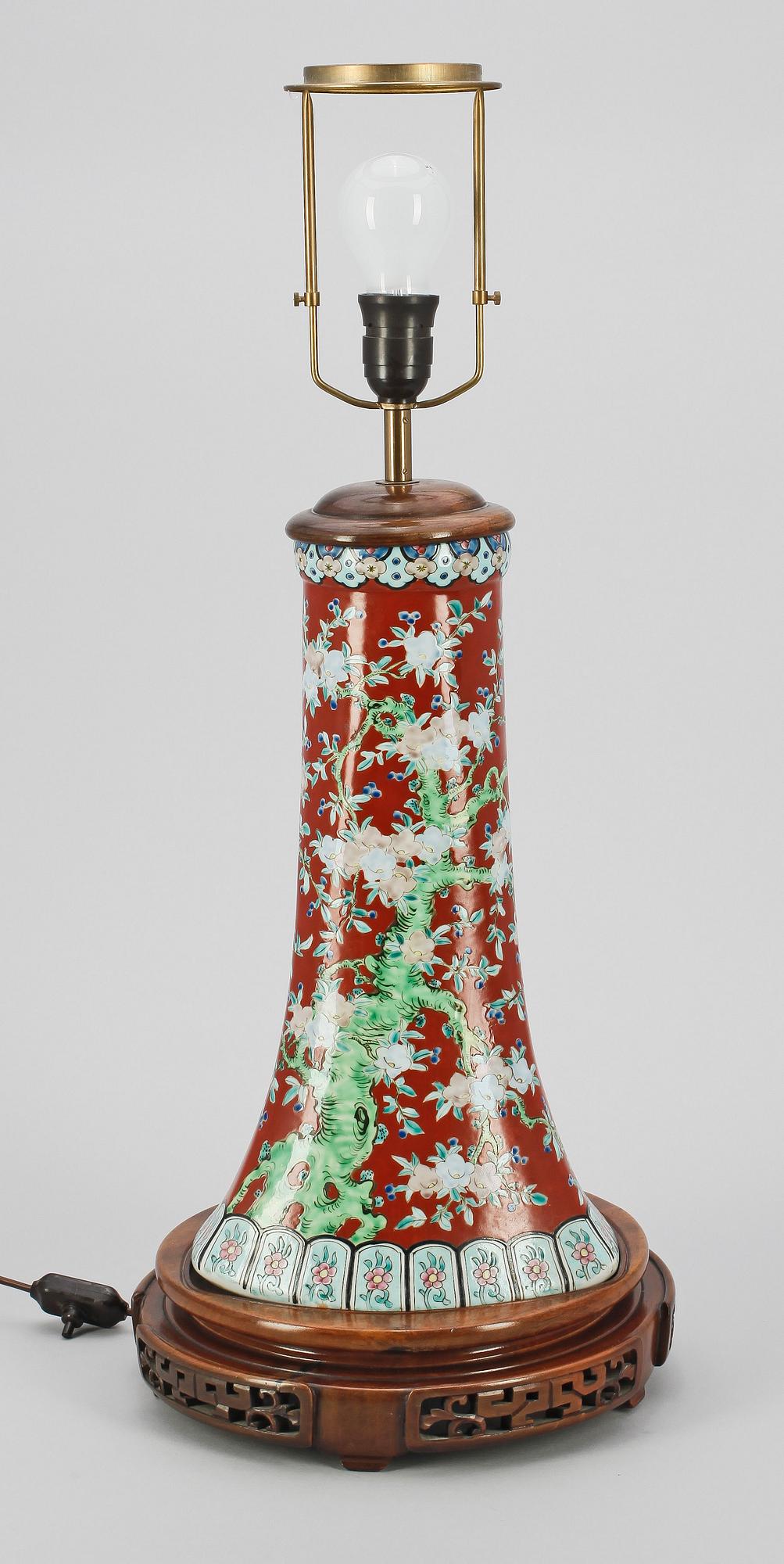 BORDSLAMPA, porslin, Kina, 1900-tal.