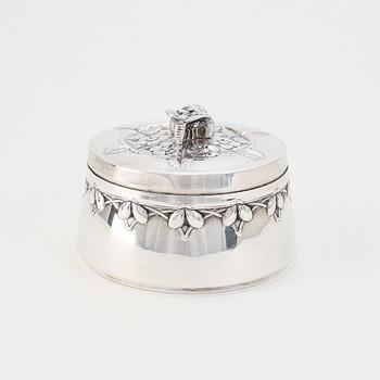 Svea Svensson, burk med lock, silver, jugend, Stockholm 1907.