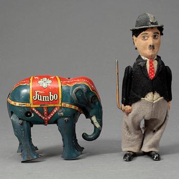 LEKSAKER, elefant, Jumbo samt Charlie Chaplin, mekanisk. 1900-tal.