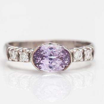 RING, 14K vitguld, rosa safir, diamanter ca. 0.10 ct tot. Finland 2016.