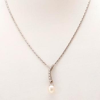 An 18K white gold necklace set with round brilliant-cut diamonds and a cultured pearl.