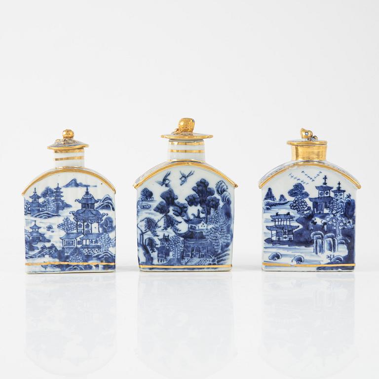 A group of three Chinese tea caddys, Qing dynasty, Qianlong (1736-95).