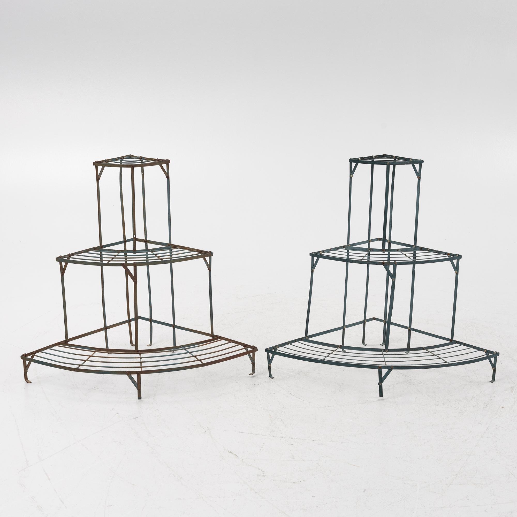 Blomstertrappor, 2 st, omkring 1900-talets mitt.