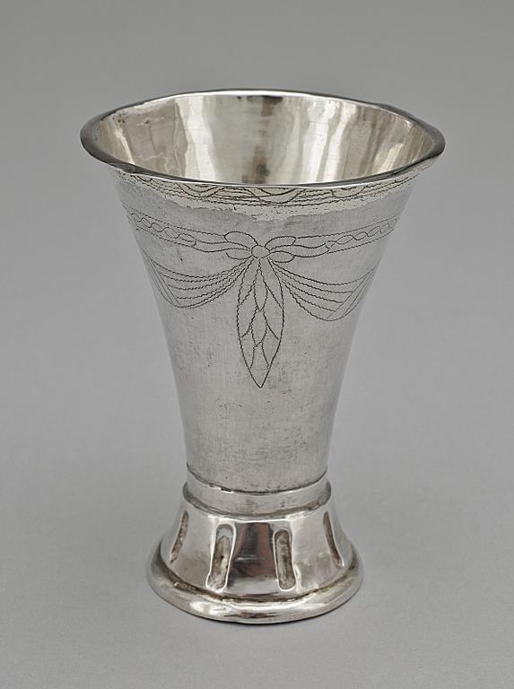 BÄGARE, silver, möjligen Lorentz Lindegren, Borås 1797. Vikt 70 gr.