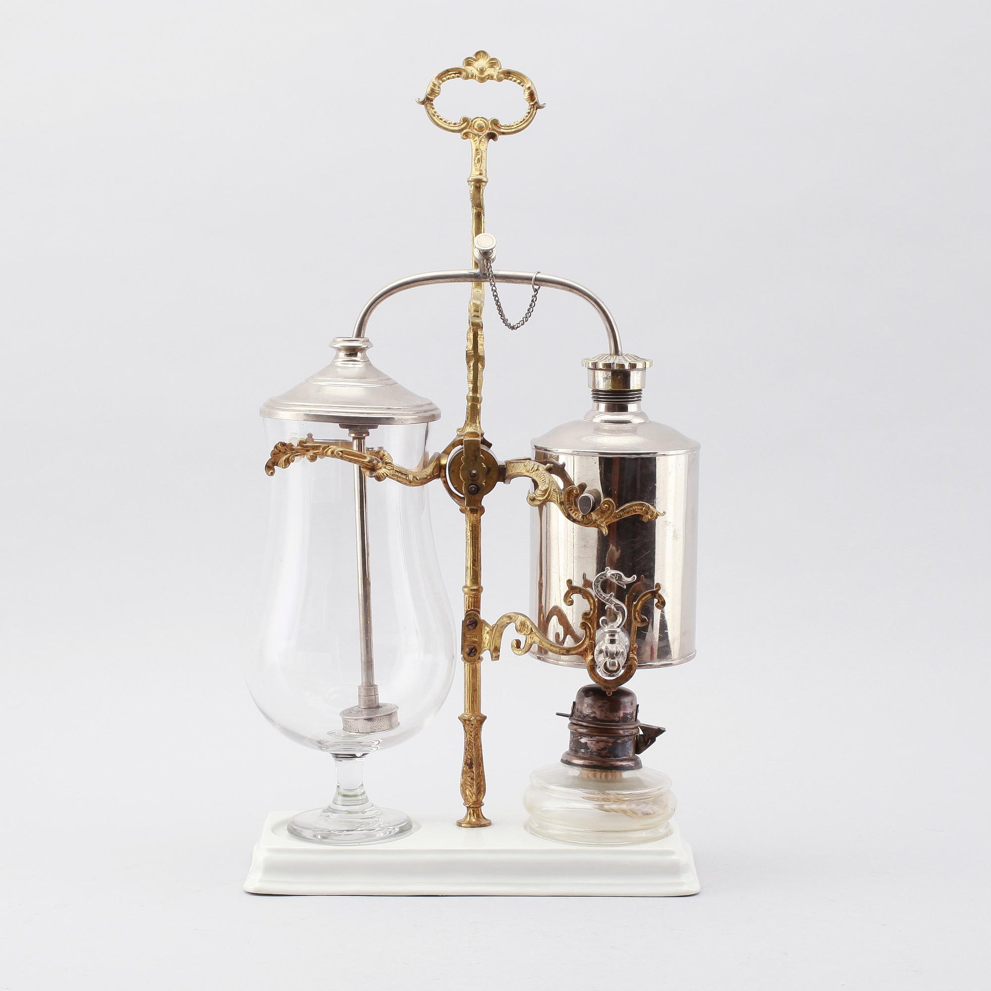 KAFFEPERKOLATOR, porslin, glas och mässing, omkring år 1900.