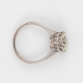 A 3.08 cts brilliant-cut diamond solitaire ring. Quality circa J-K/SI2.