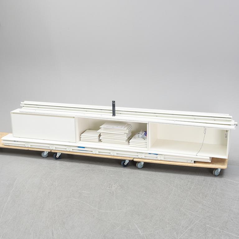 Antonio Citterio, a 'Flat C' shelving for B&B Italia.