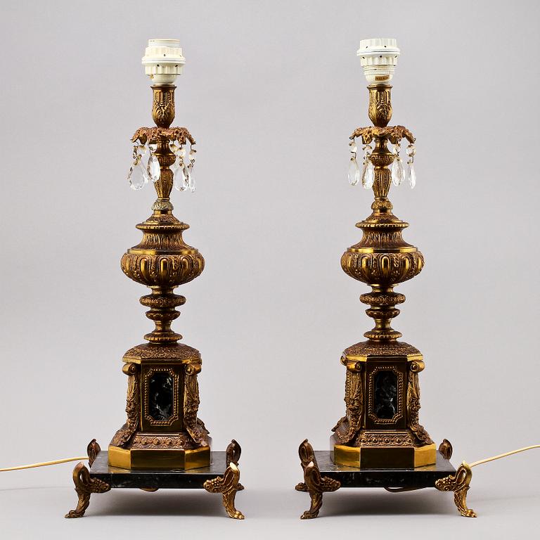 BORDSLAMPOR, ett par, 1900-tal.