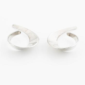 Tone Vigeland, earrings, a pair of "Sling" sterling silver, Norway.